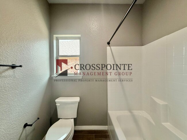 Building Photo - 3 Bedroom 2 Bathroom Home in Lindale!