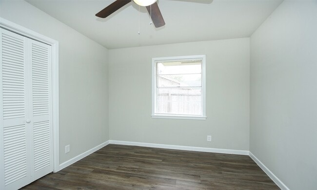 Building Photo - 9205 Vicksburg Ave