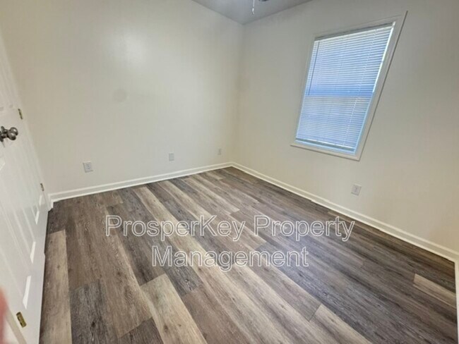 Building Photo - 802 27th Ave