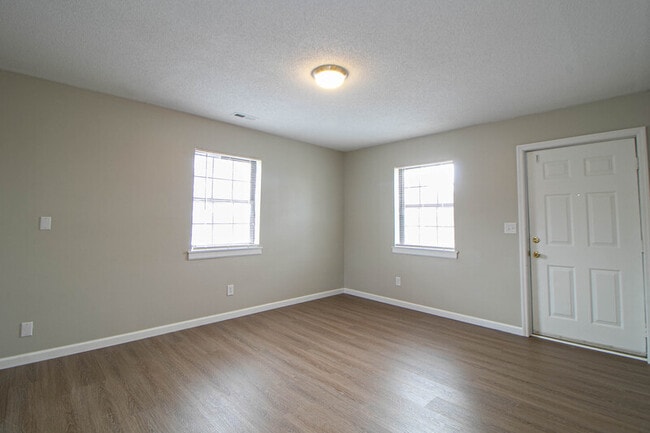 Building Photo - 404 -07 Thompsonville Lane