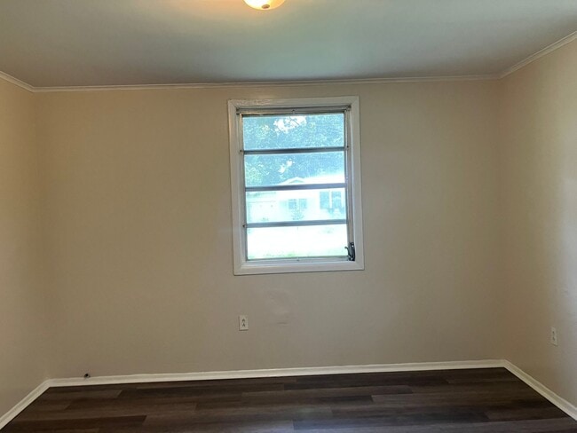 Building Photo - Cute 2BR/1BA Zephyrhills Duplex NO APPLICATION FEE!