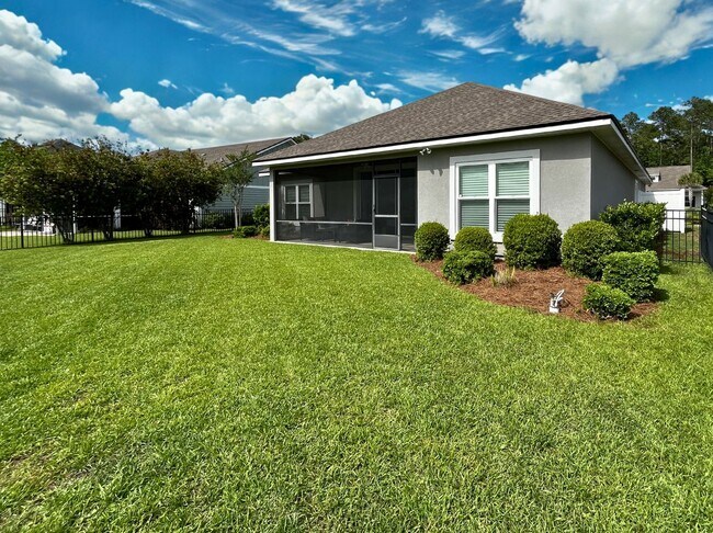 Building Photo - 3/2 with amazing community amenities!