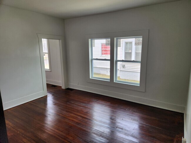 Building Photo - 4627 Terrace S