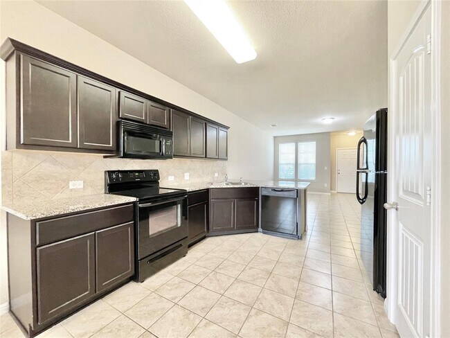 Building Photo - 415 Crater Lake Dr