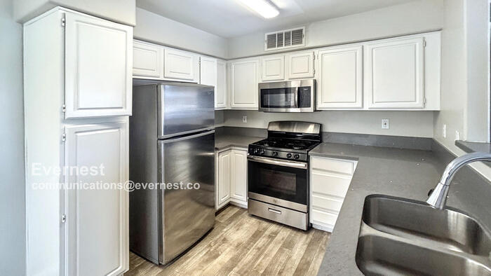 Building Photo - 5710 E Tropicana Ave