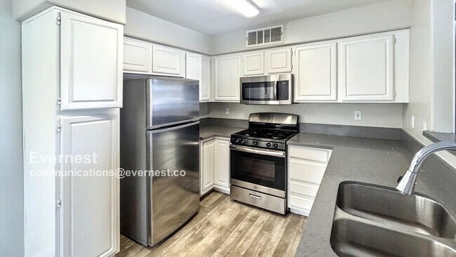 Building Photo - 5710 E Tropicana Ave