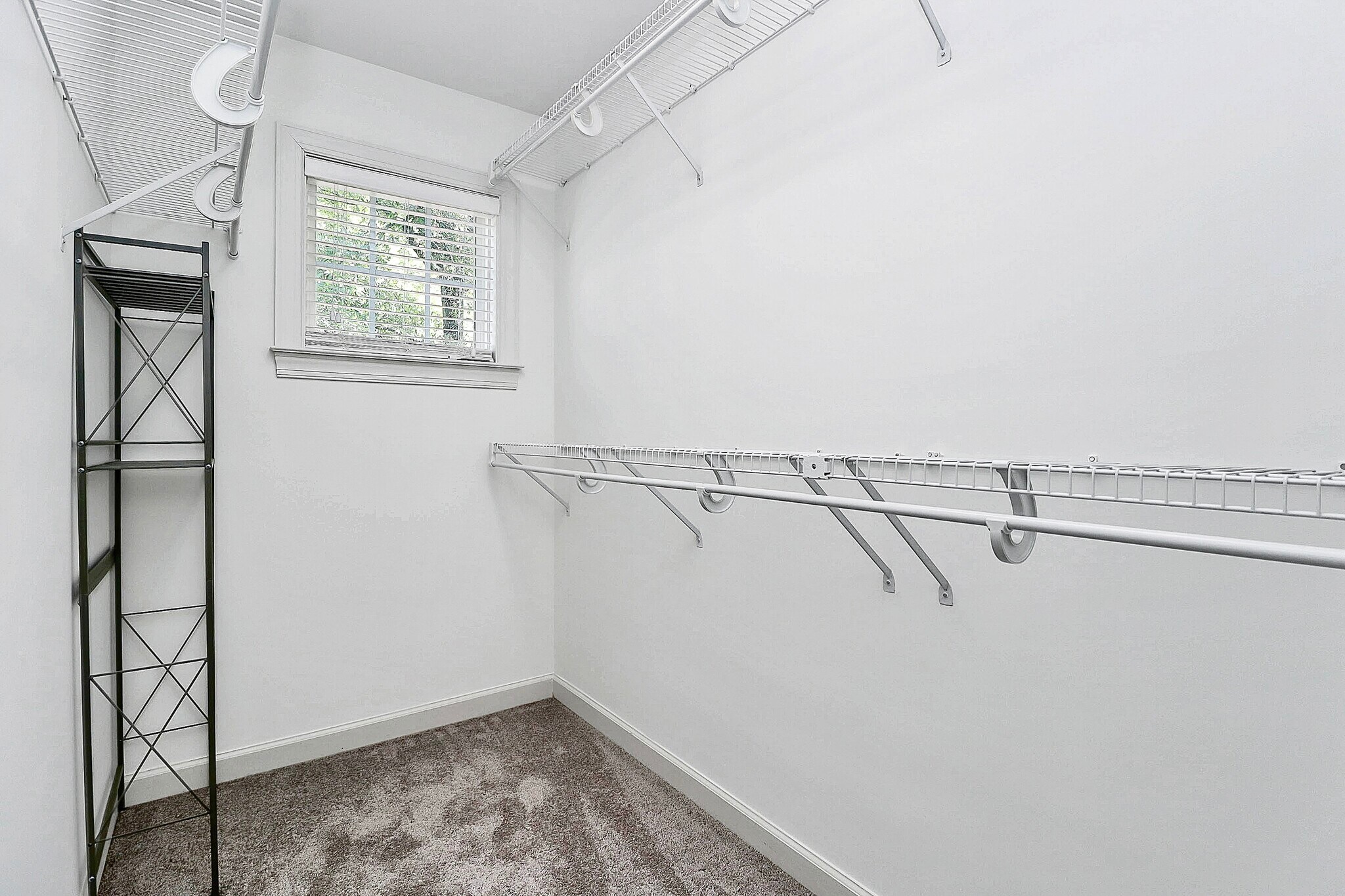 Closet - 35 McCurdy St NW