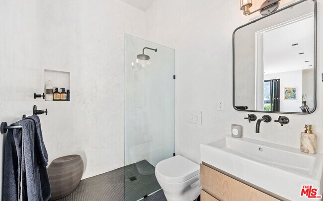 Building Photo - 5958 Paseo Cyn Dr