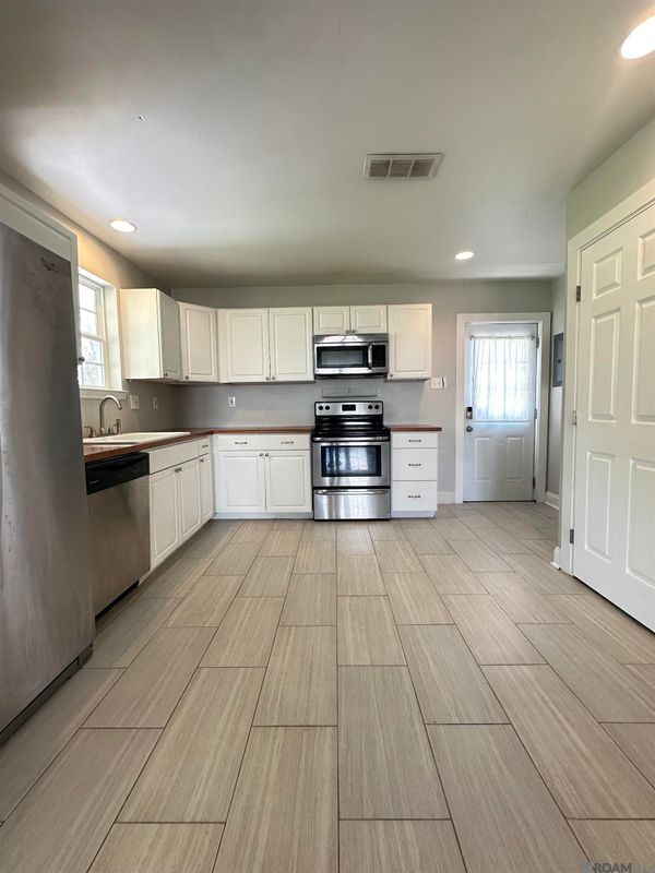 Building Photo - 376 Croydon Ave