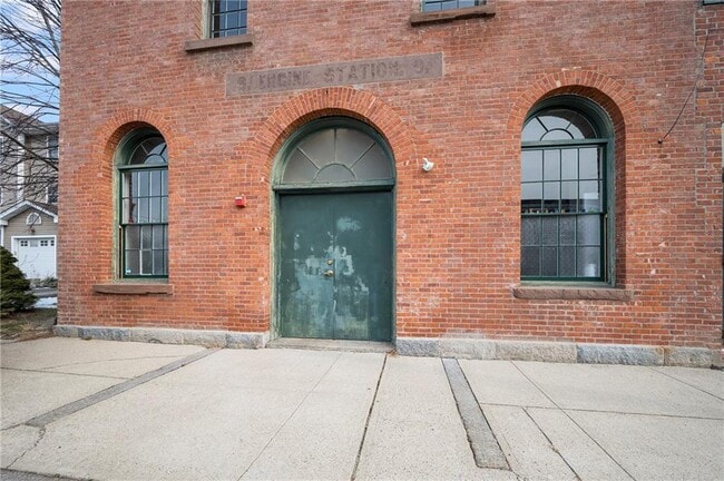 Building Photo - 4 Pallas St