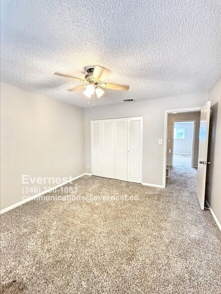 Building Photo - 2206 Shadowdale Dr