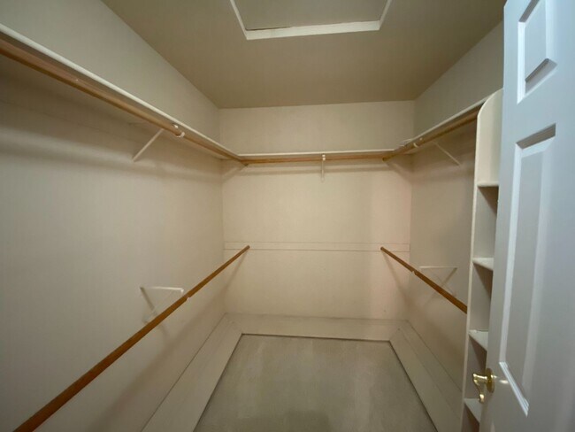 Building Photo - North West Fresno Home, 3BR/2BA, 1878sf, B...
