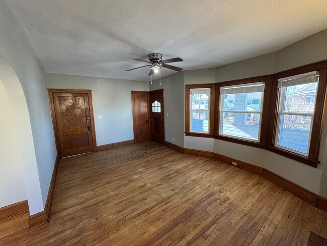 Building Photo - 2121 Wyandotte Ave