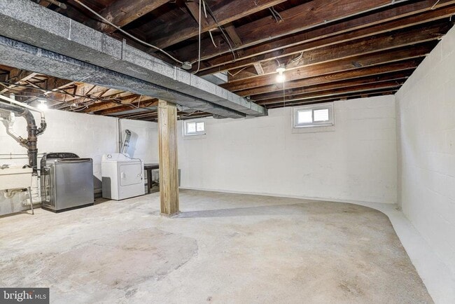 Building Photo - 15 Ritters Ln