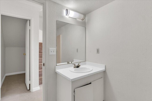 Building Photo - Spacious 2-Bedroom Townhome in Hesperia, CA!