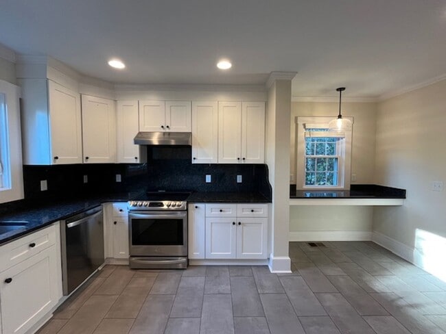 Building Photo - Beautifully Updated House in Forest Hills!