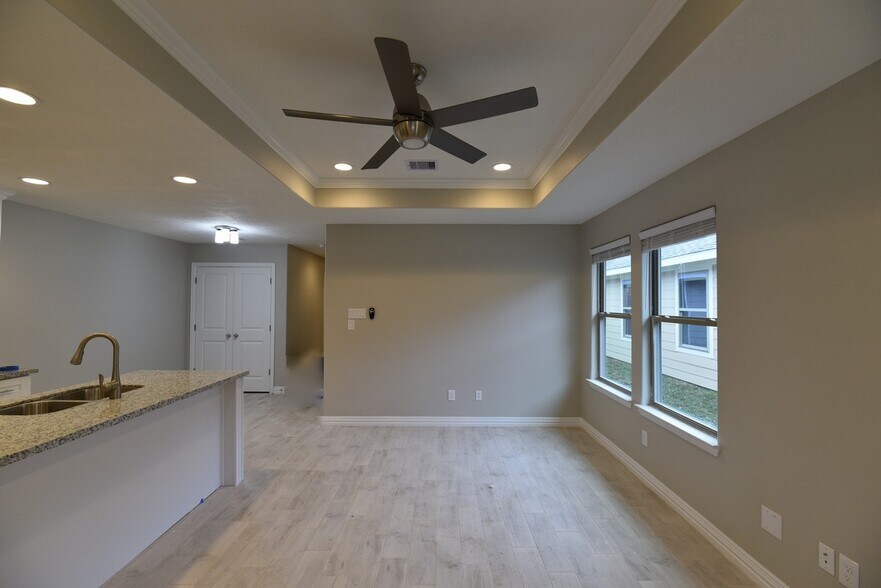 Building Photo - 3120 Avenue G (A)