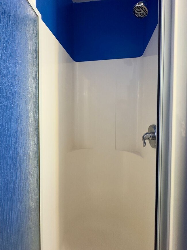 Building Photo - Charming 2 Bedroom/2.5 Bathroom in South Baltimore, MD!