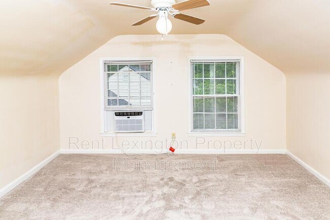 Building Photo - 657 Montclair Dr