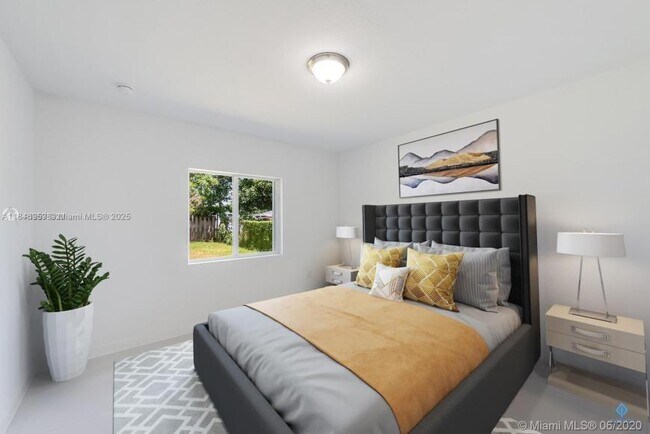 Building Photo - 3 bedroom in Miami FL 33142