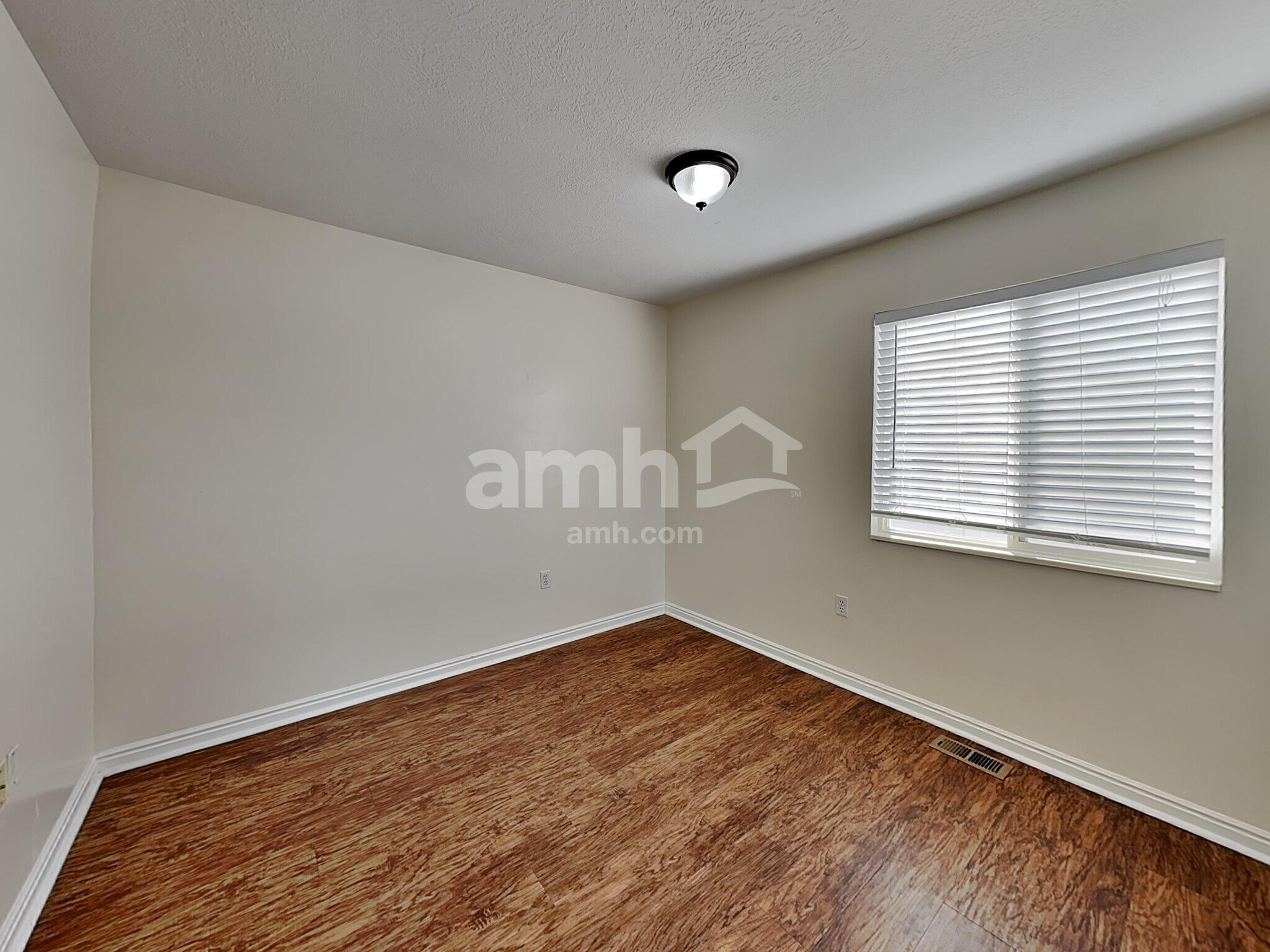 Building Photo - 1074 E 3250 N