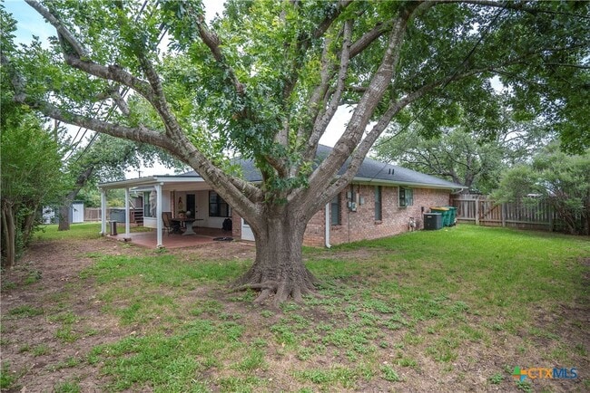 Building Photo - 1012 Pin Oak Dr