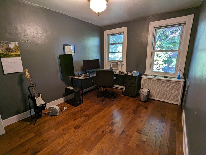 Bedroom - 5535 Centre Ave