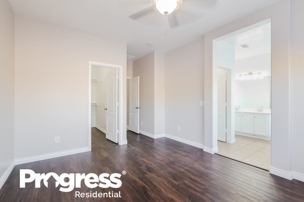 Building Photo - 13758 W Port Royale Ln