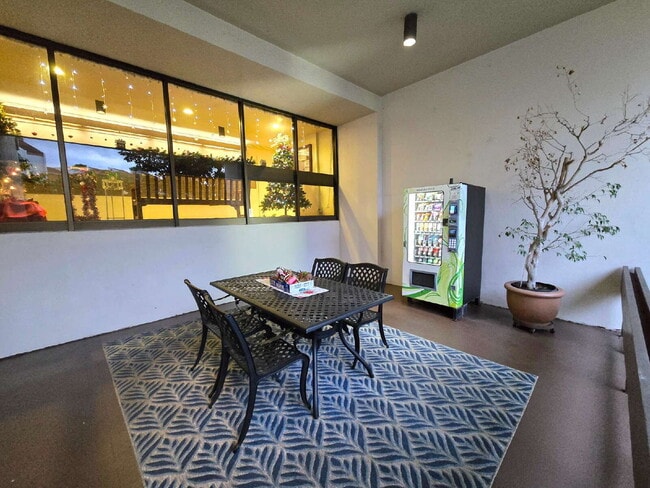 Building Photo - Renovated 2br, 2ba, 2pkg - Regency Park with Views!