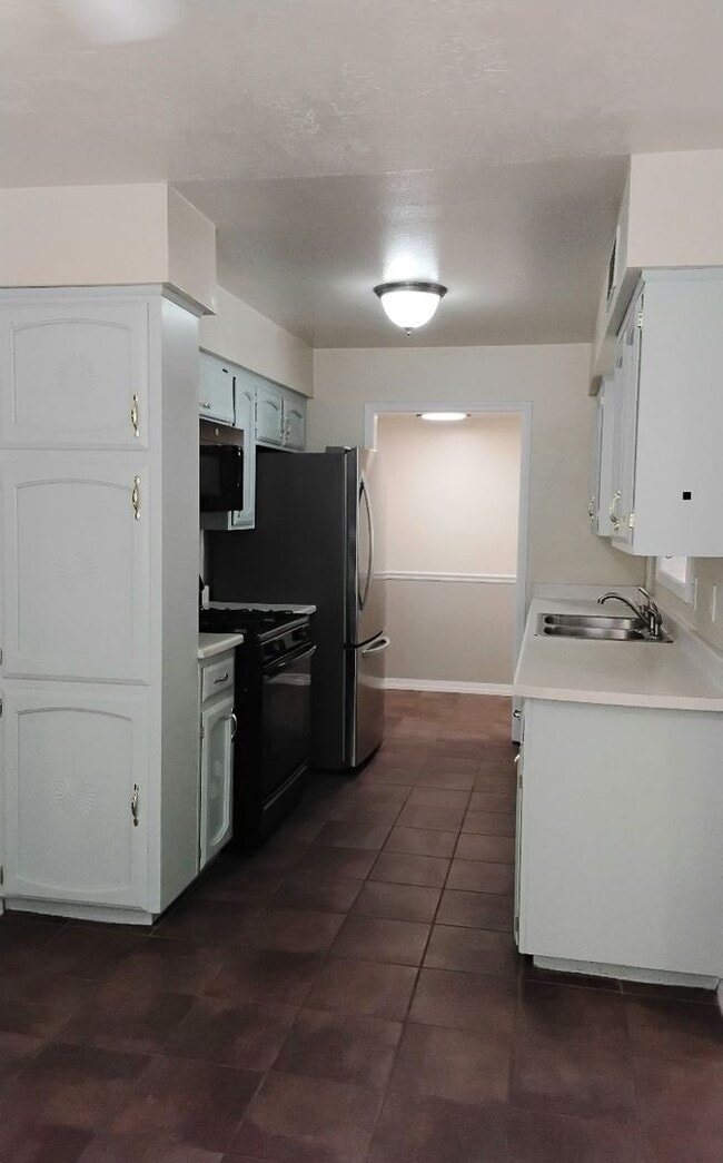 Building Photo - Heritage Hills Four Bedroom