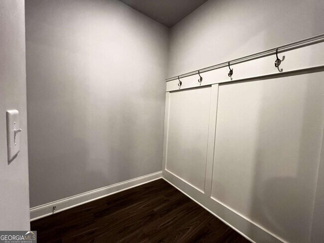 Building Photo - 4675 Silver Oak Dr SW