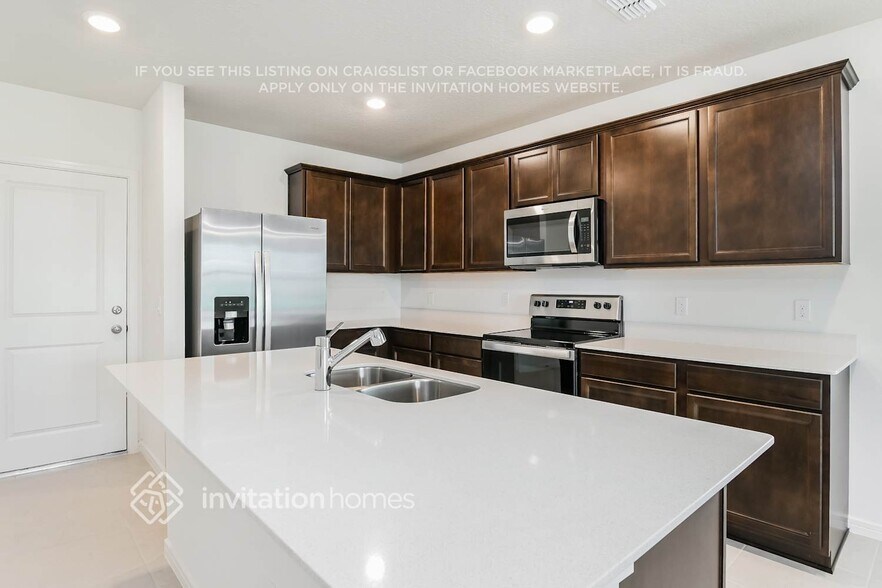 Building Photo - 2249 Southbury Dr