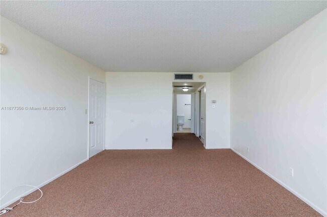 Building Photo - 6770 Indian Creek Dr