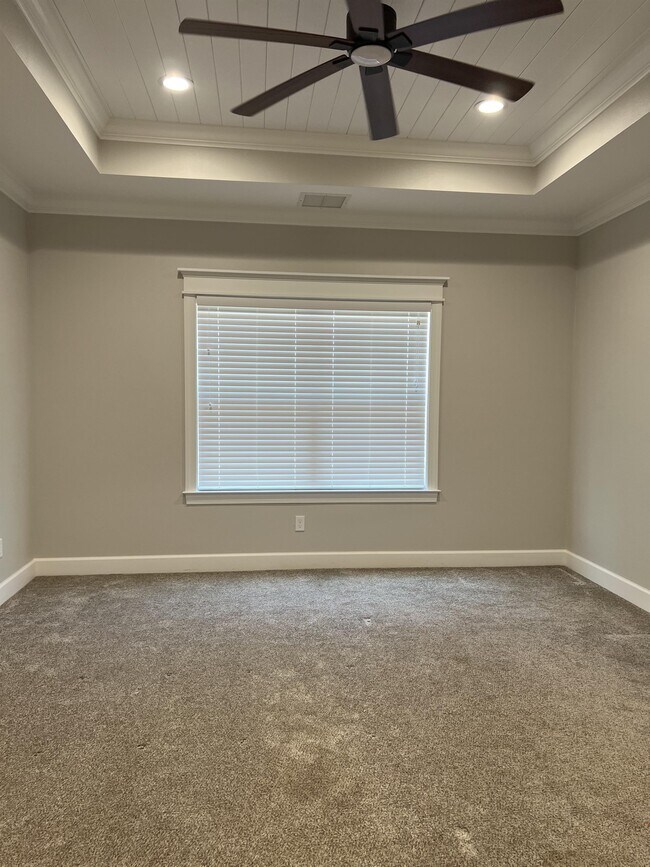 Building Photo - 30 Evergreen Dr