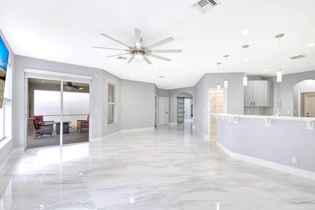 Building Photo - 6453 Paradise Cove