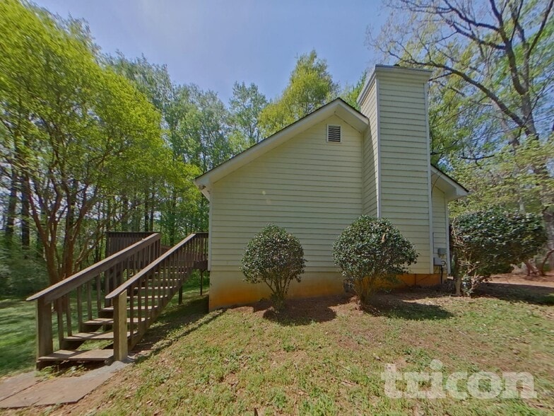 Building Photo - 5450 Bridle Dr