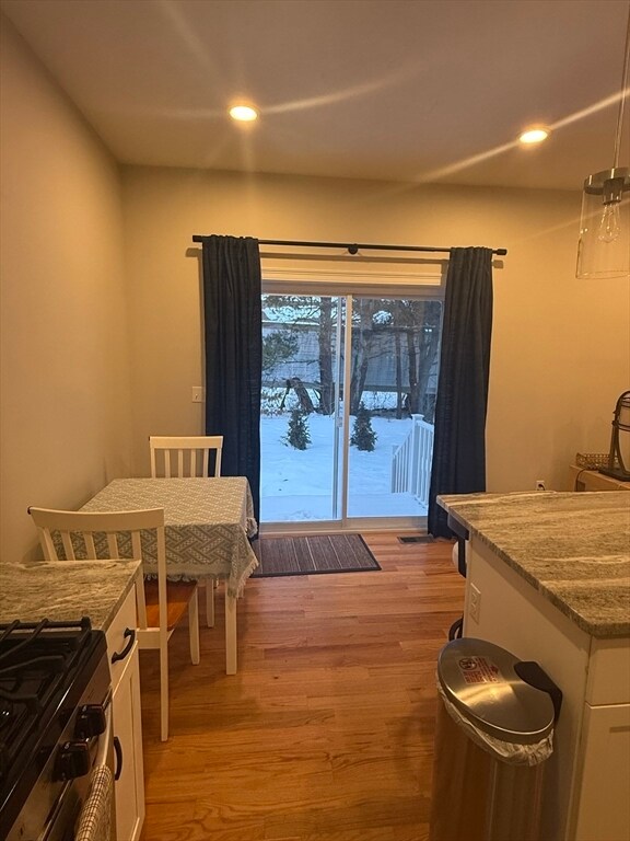 Building Photo - 10 Dora Dr