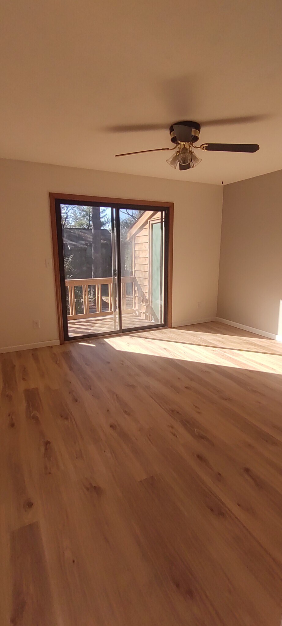 Building Photo - 521 Courtwood Ln