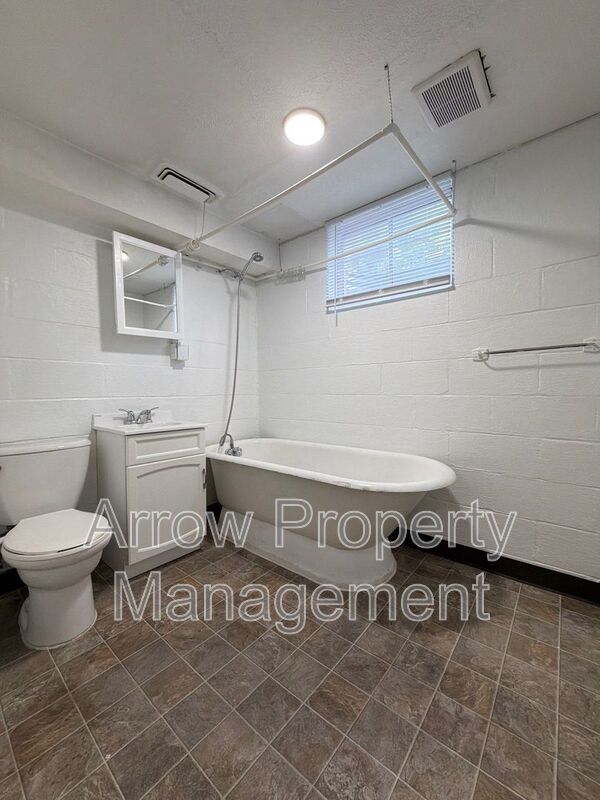 Building Photo - 415 N 32nd St