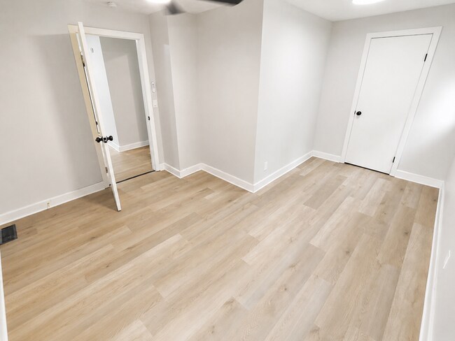 Building Photo - 303 Barder Ave