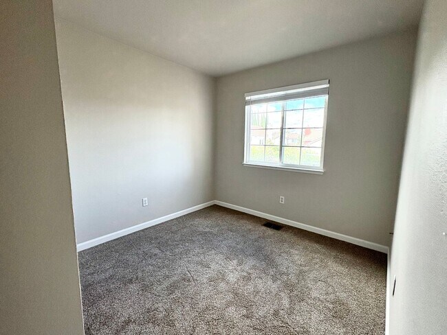 Building Photo - 3 Bedroom In Brentwood