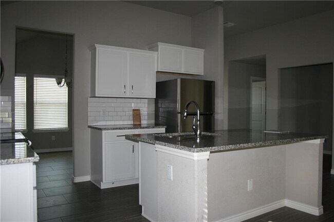 Building Photo - 6100 Cordillera Dr