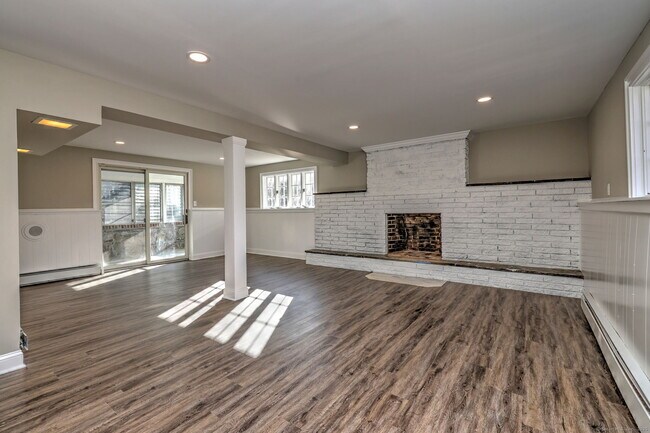 Building Photo - 155 Pastors Walk