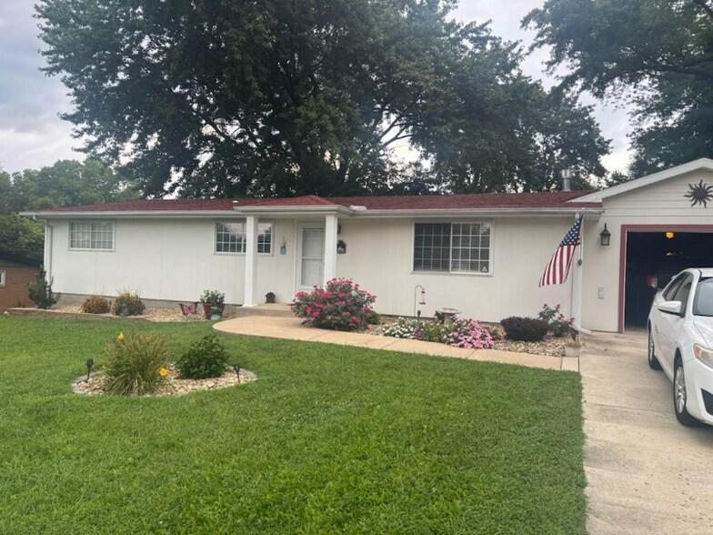 Building Photo - 201 Fenestra Ln