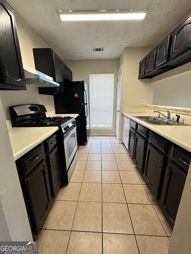 Building Photo - 1011 Hampton Hill Ct