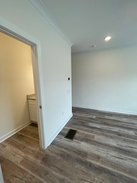 Building Photo - 2041 Ocean Dr NW