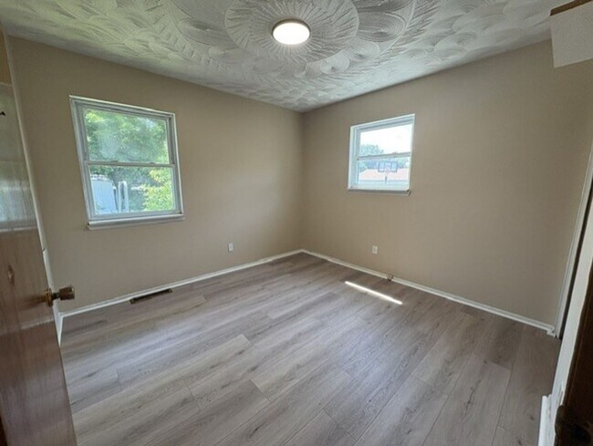 Building Photo - Updated 3-Bedroom Akron Home with Finished Basement & Large Detached Garage