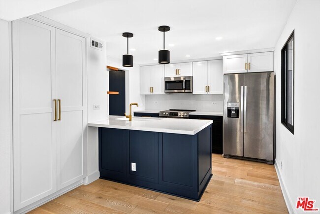 Building Photo - 10535 Wilshire Blvd