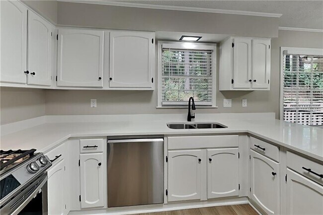 Building Photo - 3163 Oak Springs Way