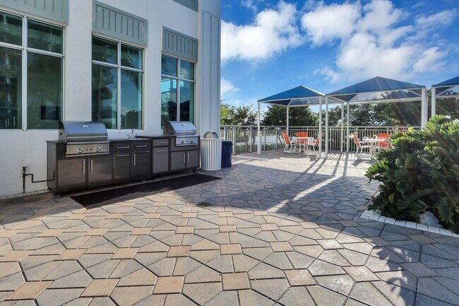 Grill /Patio Area - 300 S Australian Ave
